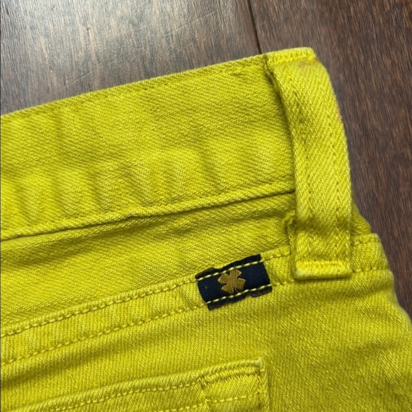 Lucky Brand Riley Shorts, Low Rise Chartreuse Goldy Yellow Denim Shorts, Size 26 - Picture 10 of 11